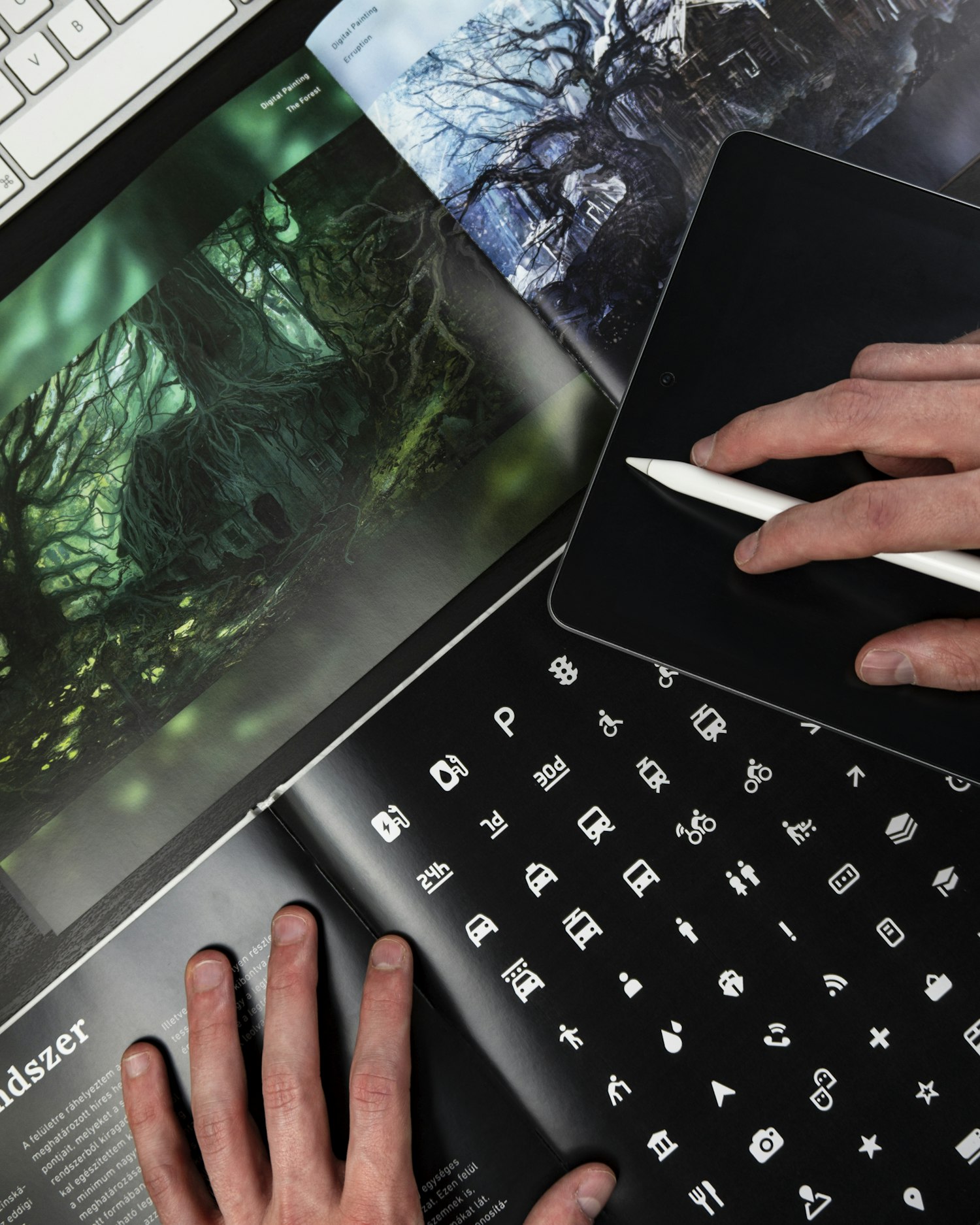 Profissional utilizando aplicações digitais em seu computador